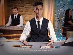 Tampilan antarmuka aplikasi mobile vbcash88 menampilkan slot games Aviator dan Sweet Bonanza